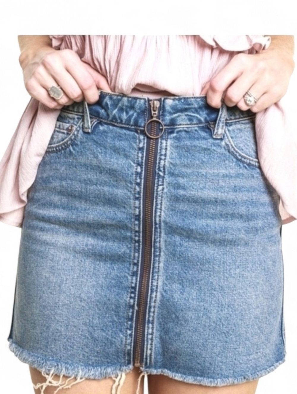 Free People We the Free Zip It Up Denim Distressed Mini Skirt in Med Wash Sz 25